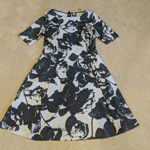 Fun and flirty dress with pockets!